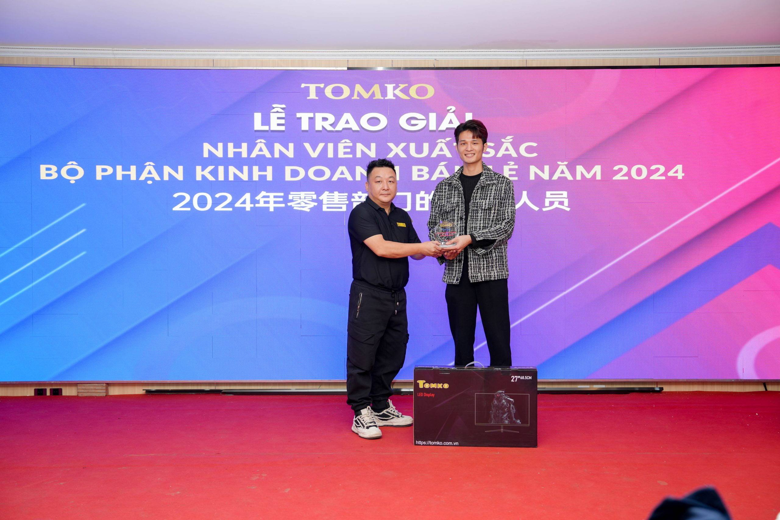 nhan vien xuat sac bo phan kinh doanh ban le 2024